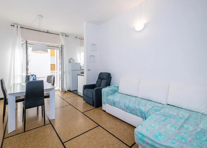 Apartamento Finalmarina Centro 2 *