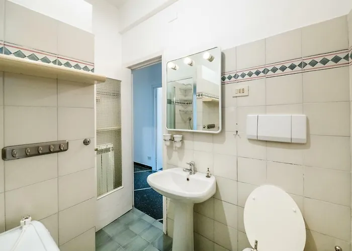 Apartamento Finalmarina Centro 2 *